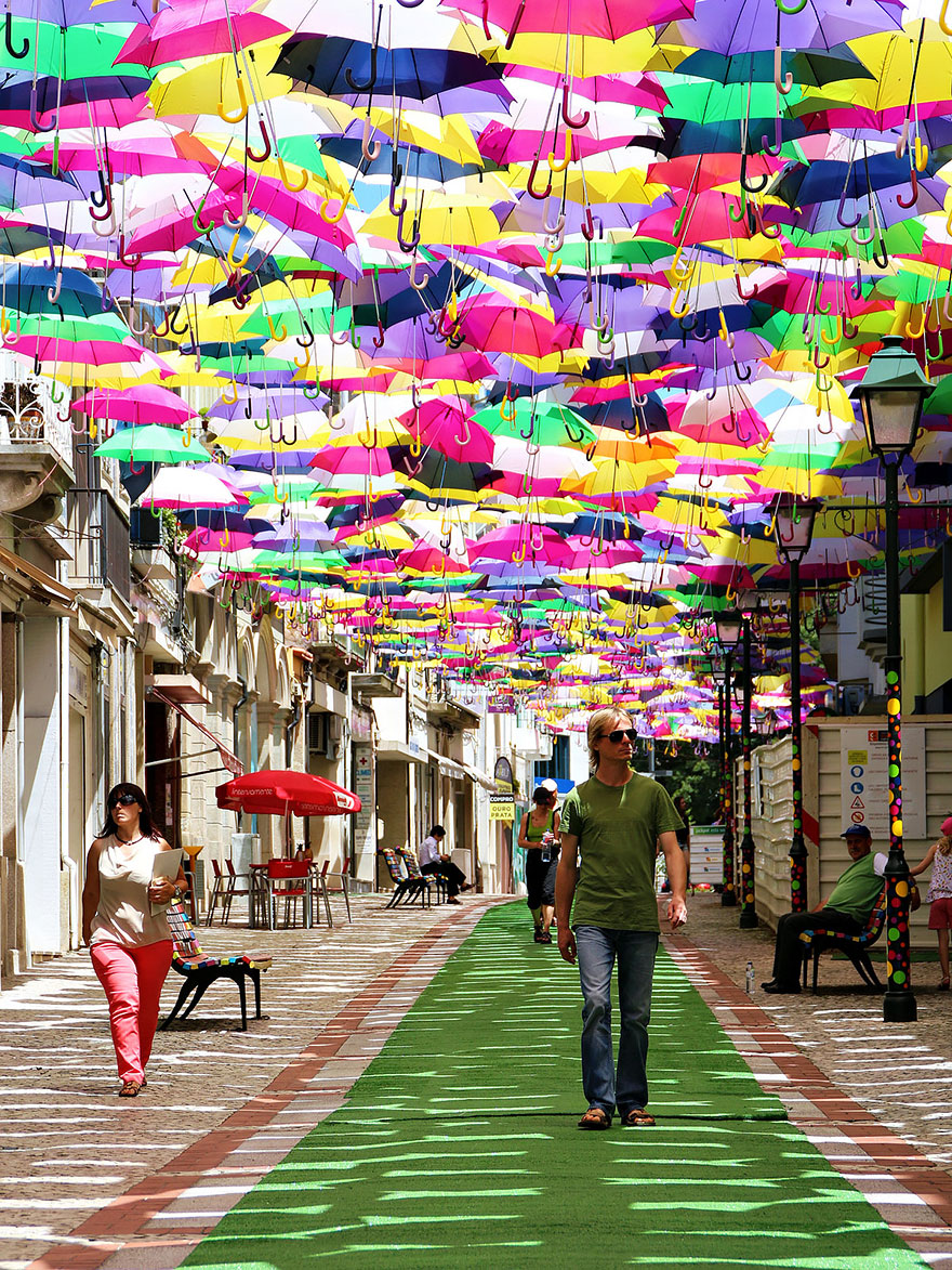 floating-umbrellas-agueda-portugal-2014-4