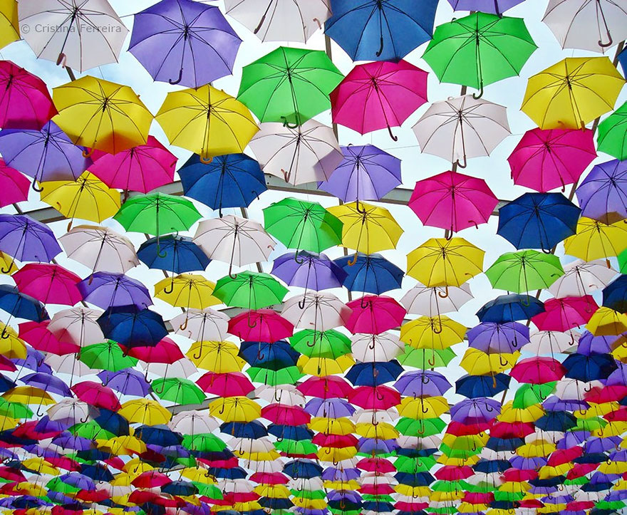 floating-umbrellas-agueda-portugal-2014-8