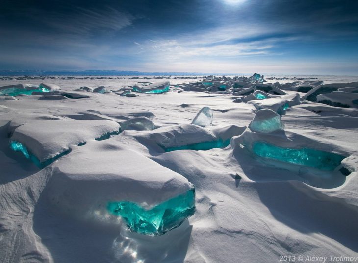 turquoise-ice-northern-lake-baikal